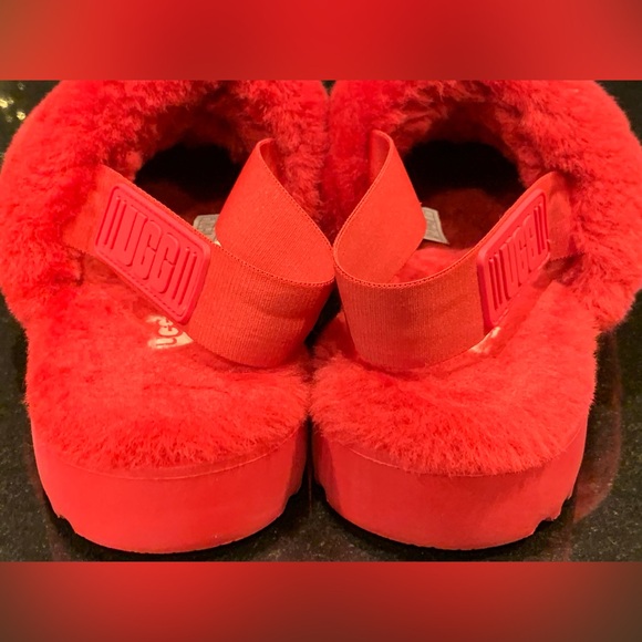 UGG Super Fluff Slingback Slippers, Size 9 - Picture 6 of 10